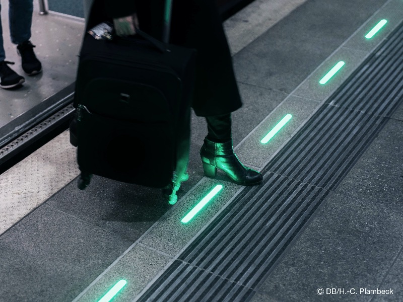 SIUT LED Leitsystem am Bahnsteig